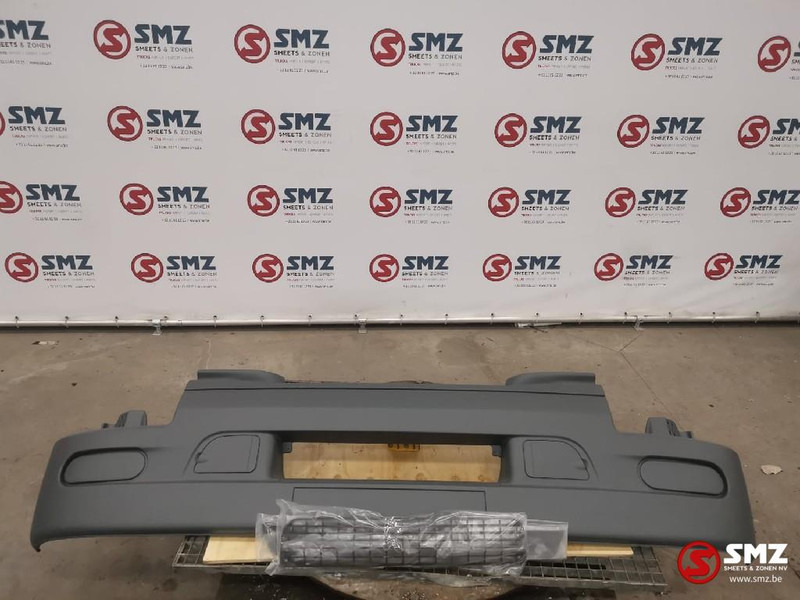 Renault Bumper zonder gaten en spoiler Renault Premium - Para-choque para Camião: foto 1 Renault Bumper zonder gaten en spoiler Renault Premium - Para-choque para Camião: foto 1