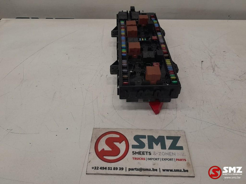 Renault Occ ECU VMCU2 regeleenheid Renault - Centralina electrónica para Camião: foto 3 Renault Occ ECU VMCU2 regeleenheid Renault - Centralina electrónica para Camião: foto 3