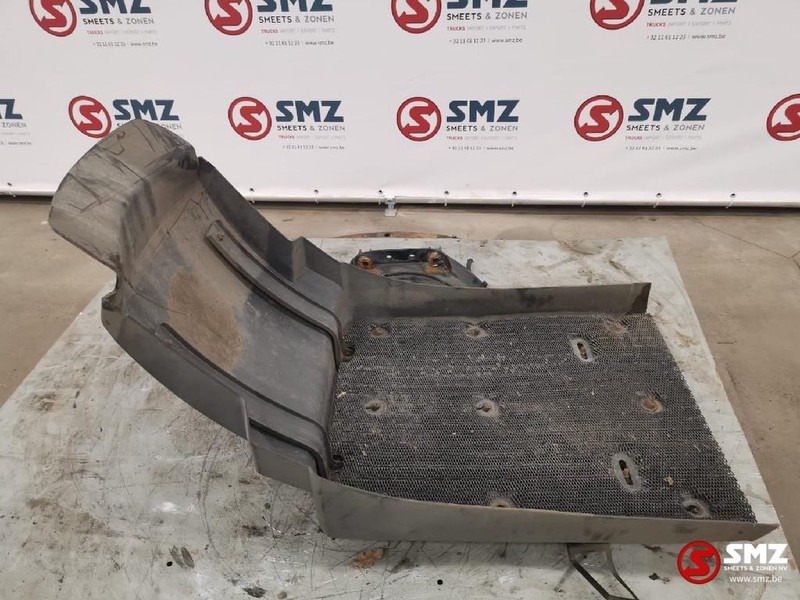 Volvo Occ Spatbord rechts Volvo FM9 - Carroceria e exterior para Camião: foto 2 Volvo Occ Spatbord rechts Volvo FM9 - Carroceria e exterior para Camião: foto 2