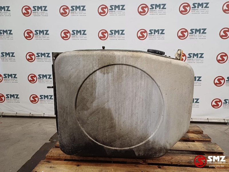 Volvo Occ brandstoftank 300L met steunen Volvo - Tanque de combustível para Camião: foto 4 Volvo Occ brandstoftank 300L met steunen Volvo - Tanque de combustível para Camião: foto 4