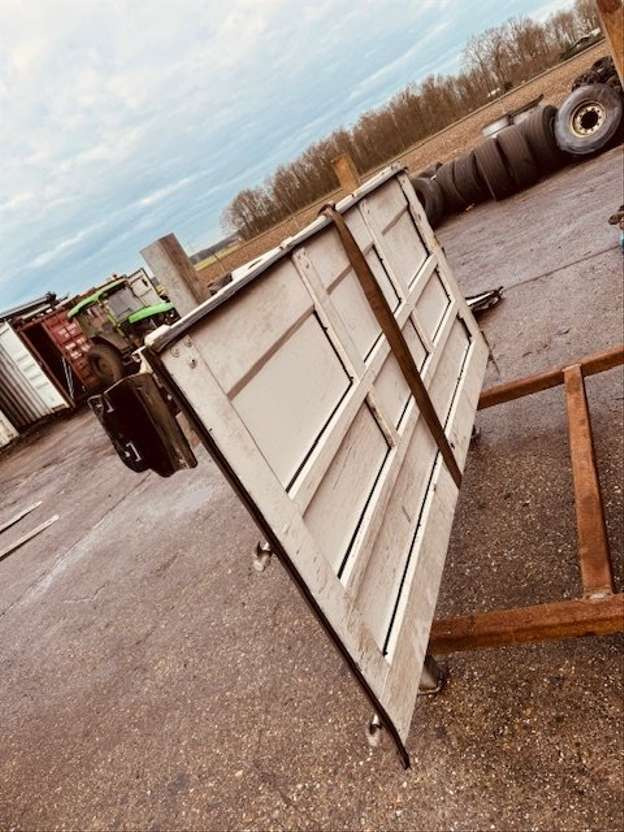 Krone Achterdeur links - Carroceria e exterior para Camião: foto 2 Krone Achterdeur links - Carroceria e exterior para Camião: foto 2