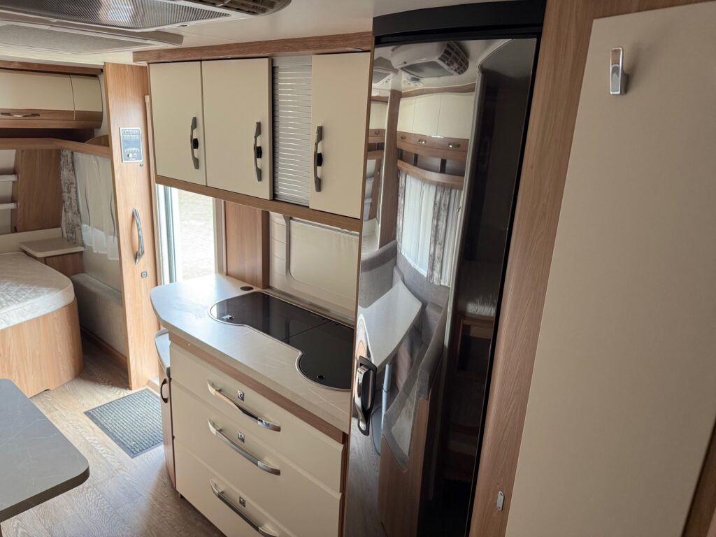 Caravana Hobby 545 KMF DE LUXE 2021: foto 9