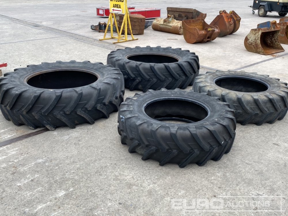 18.4 R38 Michelin Tyres (2 of) & 14.9 R28 Michelin Tyres (2 of) - Pneu: foto 2 18.4 R38 Michelin Tyres (2 of) & 14.9 R28 Michelin Tyres (2 of) - Pneu: foto 2