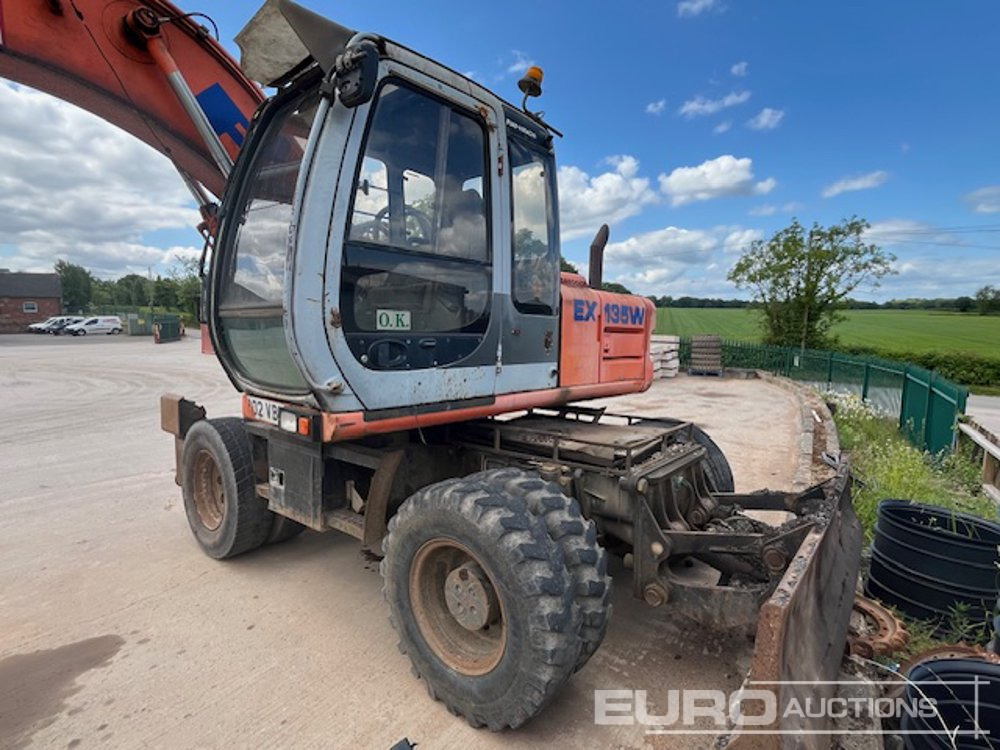 2002 Fiat Hitachi EX135W - Escavadeira de rodas: foto 1 2002 Fiat Hitachi EX135W - Escavadeira de rodas: foto 1