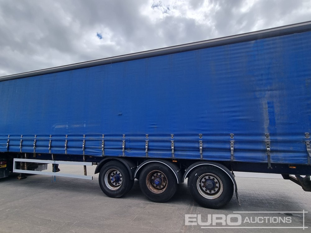 2004 SDC Trailer Tri Axle Curtainsider Trailer - Semi-reboque de lona: foto 2 2004 SDC Trailer Tri Axle Curtainsider Trailer - Semi-reboque de lona: foto 2