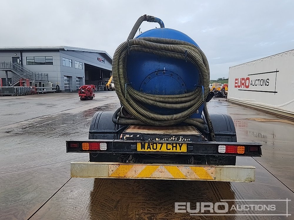 2007 Isuzu NQR - Camião cisterna: foto 4 2007 Isuzu NQR - Camião cisterna: foto 4