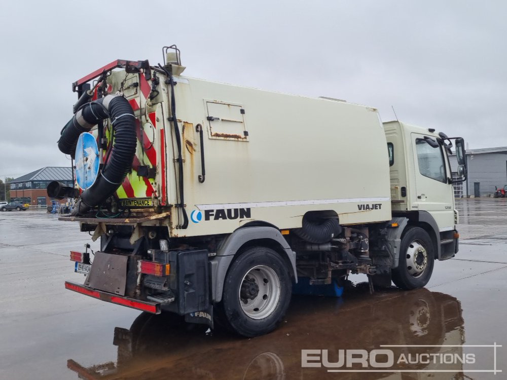 2009 Mercedes Atego 1318 - Varredora urbana: foto 5 2009 Mercedes Atego 1318 - Varredora urbana: foto 5