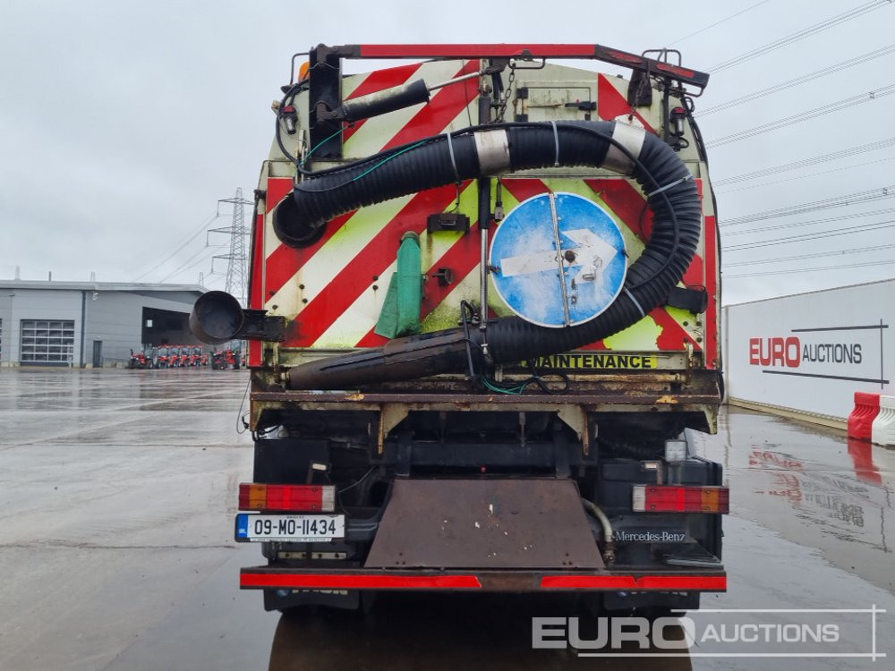 2009 Mercedes Atego 1318 - Varredora urbana: foto 4 2009 Mercedes Atego 1318 - Varredora urbana: foto 4