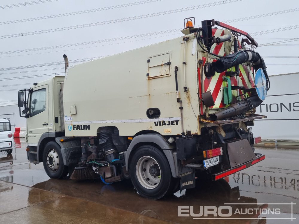 2009 Mercedes Atego 1318 - Varredora urbana: foto 3 2009 Mercedes Atego 1318 - Varredora urbana: foto 3
