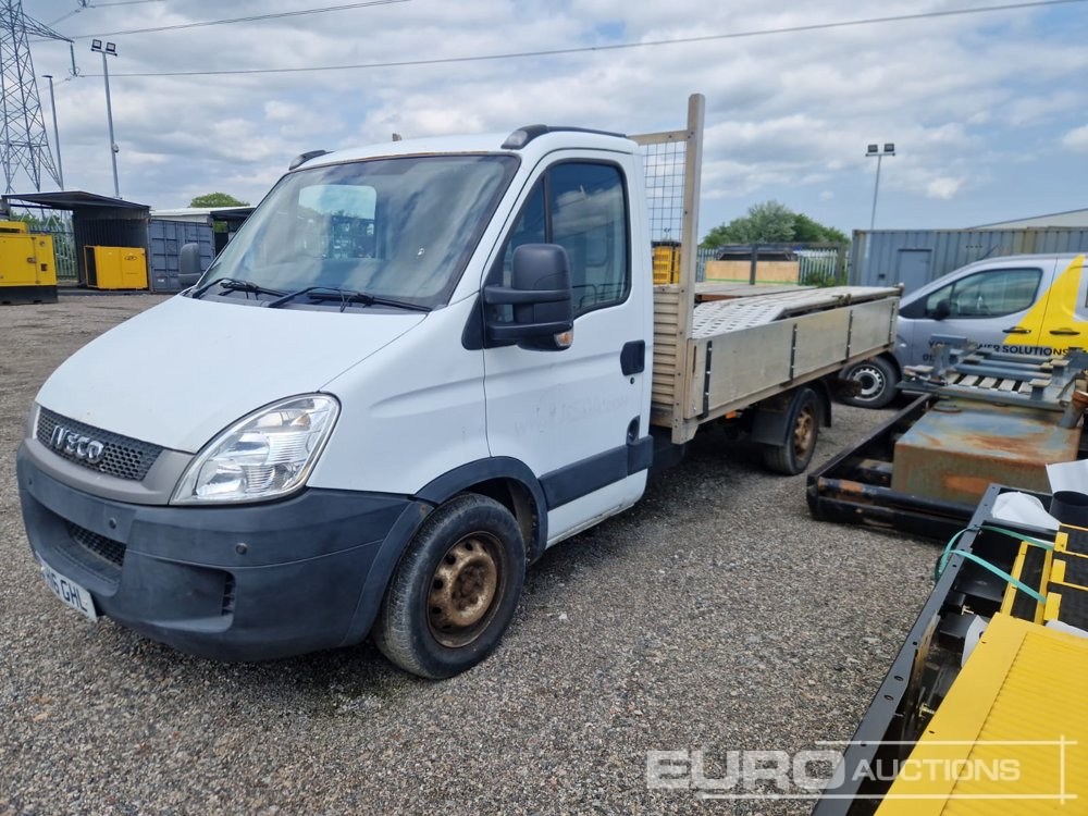 2011 Iveco 35S11 - Camião de caixa aberta/ Plataforma: foto 1 2011 Iveco 35S11 - Camião de caixa aberta/ Plataforma: foto 1