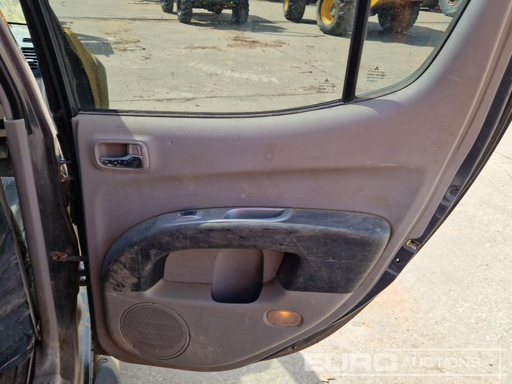 Pick-up 2012 Mitsubishi L200: foto 16