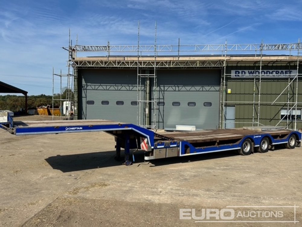 2015 Cheiftain Tri Axle Stepframe Extenable Low Loader Trailer, Neck Ramps, Wheel Wells, Aluminium Ramps - Semi-reboque baixa: foto 1 2015 Cheiftain Tri Axle Stepframe Extenable Low Loader Trailer, Neck Ramps, Wheel Wells, Aluminium Ramps - Semi-reboque baixa: foto 1