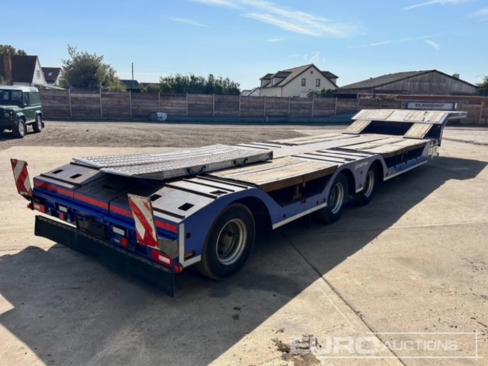 2015 Cheiftain Tri Axle Stepframe Extenable Low Loader Trailer, Neck Ramps, Wheel Wells, Aluminium Ramps - Semi-reboque baixa: foto 5 2015 Cheiftain Tri Axle Stepframe Extenable Low Loader Trailer, Neck Ramps, Wheel Wells, Aluminium Ramps - Semi-reboque baixa: foto 5