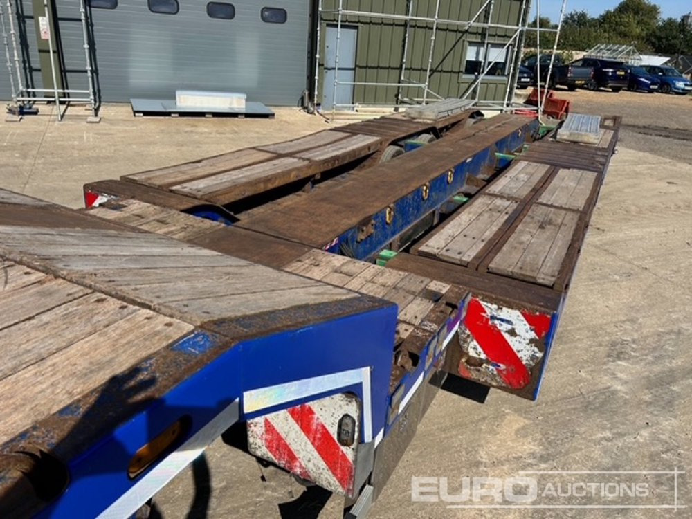 2015 Cheiftain Tri Axle Stepframe Extenable Low Loader Trailer, Neck Ramps, Wheel Wells, Aluminium Ramps - Semi-reboque baixa: foto 2 2015 Cheiftain Tri Axle Stepframe Extenable Low Loader Trailer, Neck Ramps, Wheel Wells, Aluminium Ramps - Semi-reboque baixa: foto 2