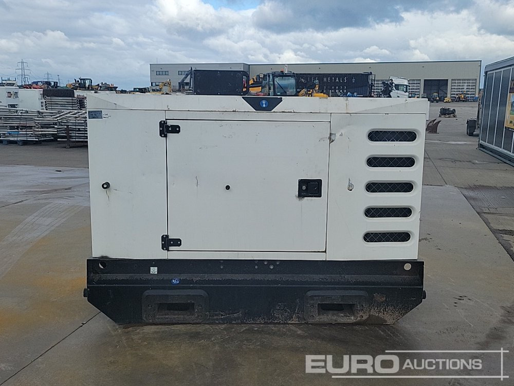 2015 SDMO R33C3 - Gerador elétrico: foto 2 2015 SDMO R33C3 - Gerador elétrico: foto 2