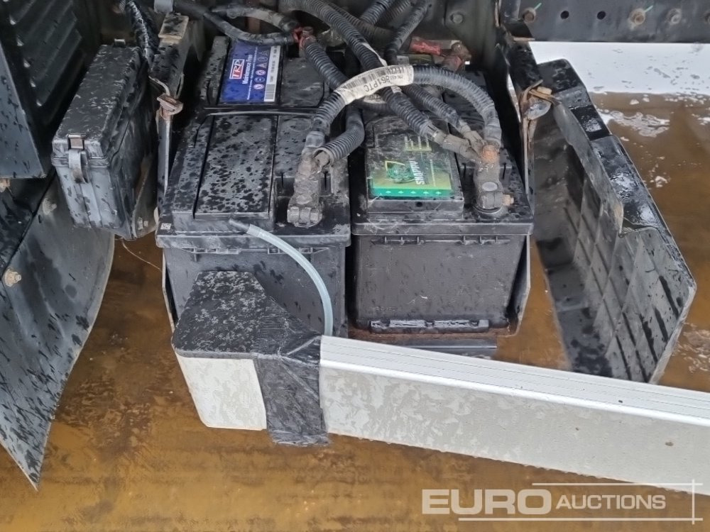 Camião de caixa aberta/ Plataforma para transporte de máquinas pesadas 2016 Mitsubishi Fuso 7C18: foto 13
