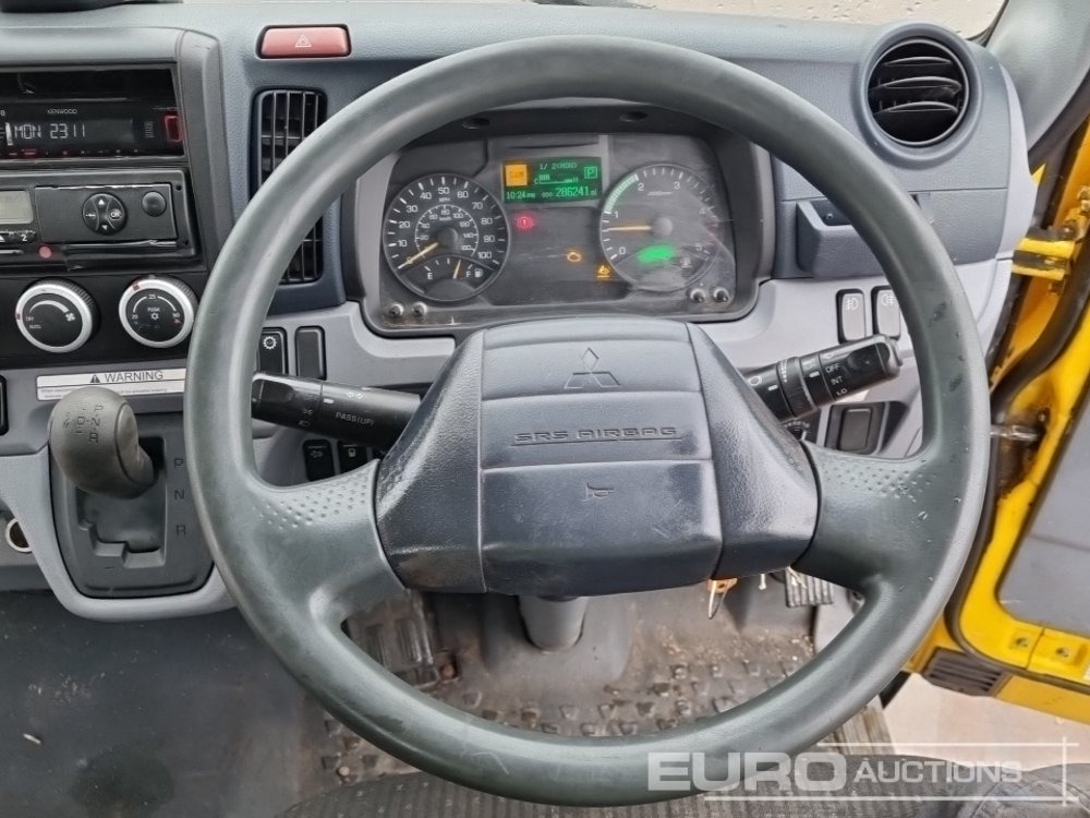 Camião de caixa aberta/ Plataforma para transporte de máquinas pesadas 2016 Mitsubishi Fuso 7C18: foto 30