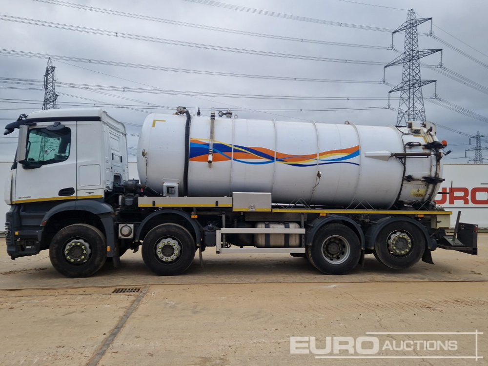 2017 Mercedes Arocs 3240 - Camião cisterna: foto 2 2017 Mercedes Arocs 3240 - Camião cisterna: foto 2
