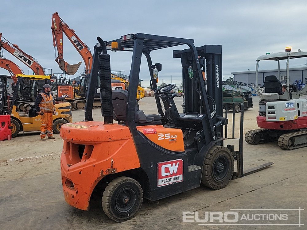 2020 Doosan D25GP - Empilhador: foto 5 2020 Doosan D25GP - Empilhador: foto 5