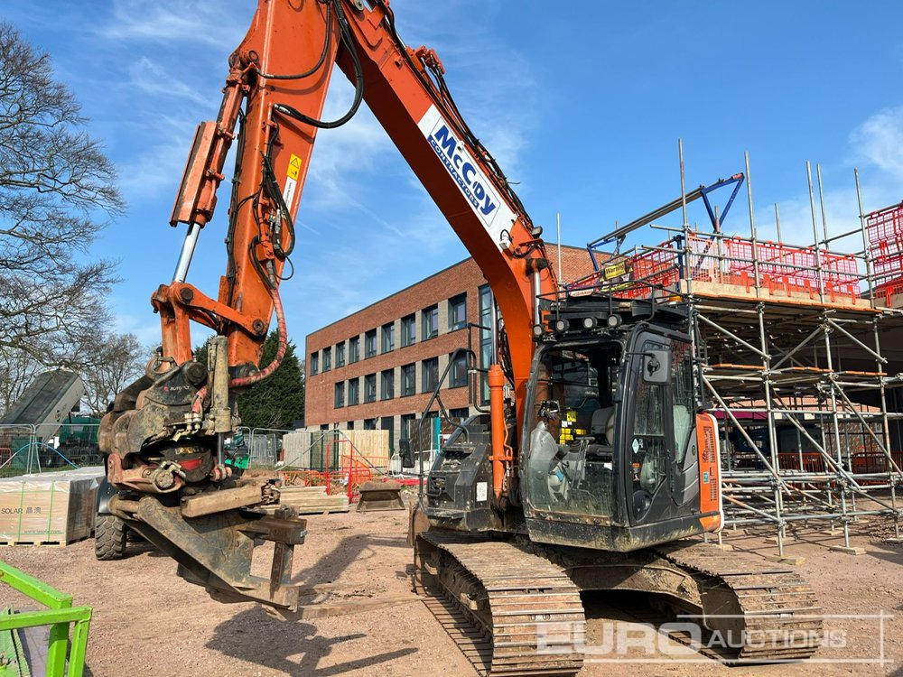 2020 Hitachi ZX135USBL-6 - Escavadora de rastos: foto 1 2020 Hitachi ZX135USBL-6 - Escavadora de rastos: foto 1