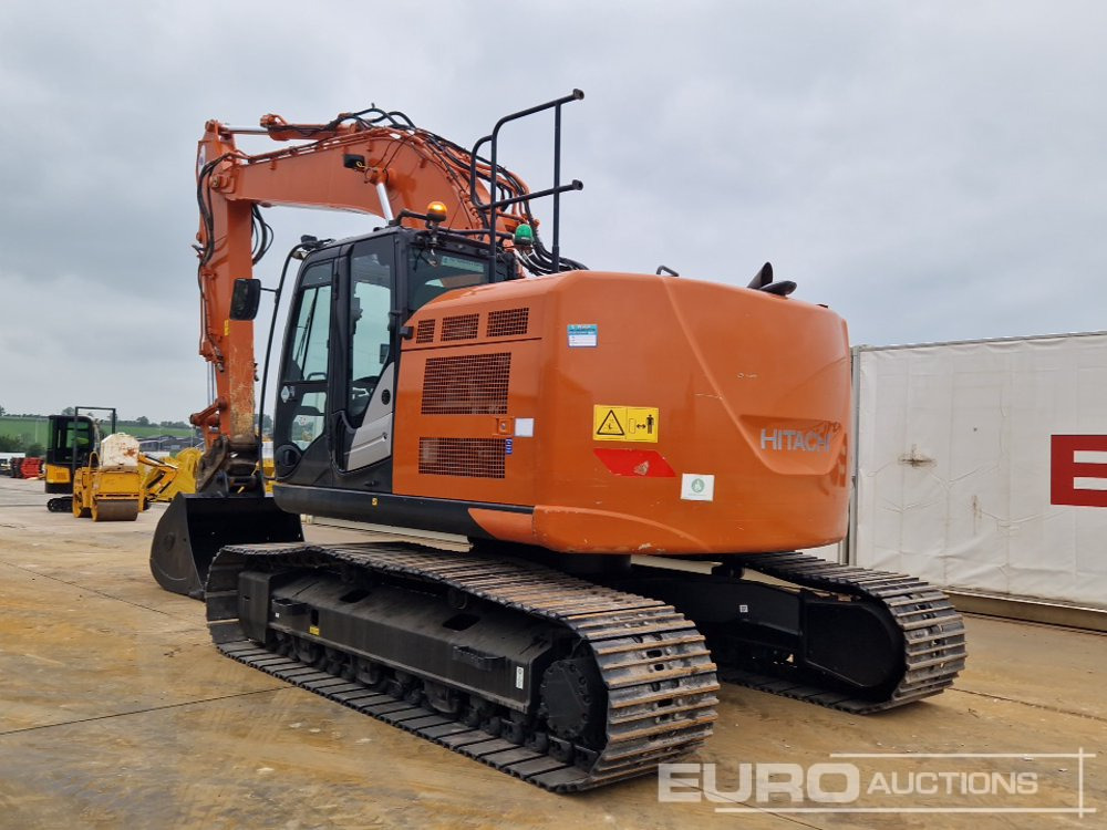 2020 Hitachi ZX225USRLC-6 - Escavadora de rastos: foto 3 2020 Hitachi ZX225USRLC-6 - Escavadora de rastos: foto 3