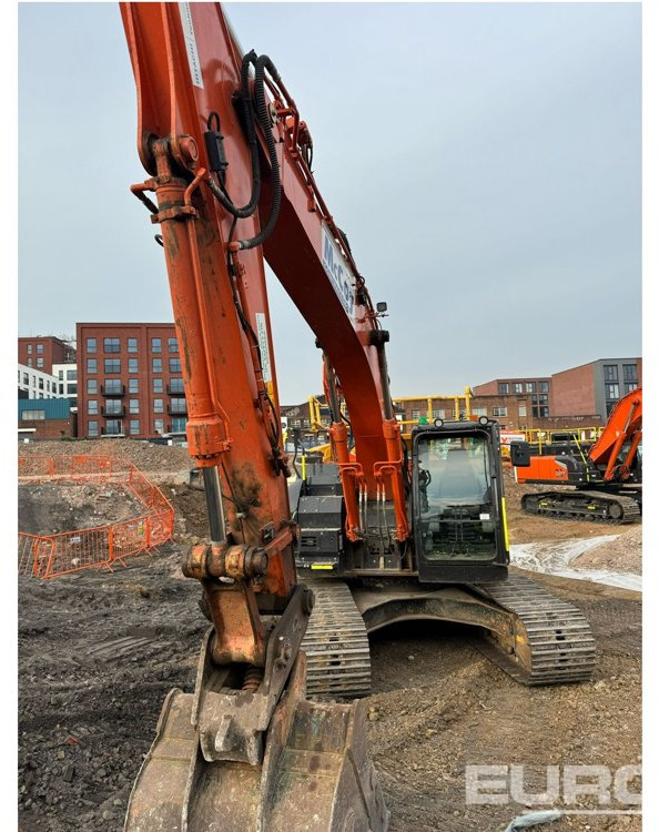 2021 Hitachi ZX225USLC-6 - Escavadora de rastos: foto 1 2021 Hitachi ZX225USLC-6 - Escavadora de rastos: foto 1
