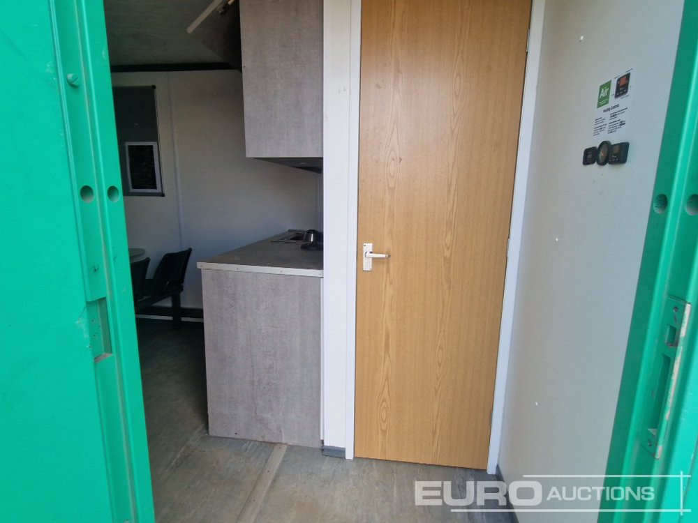 Contentor marítimo 22' x 9' Welfare Unit, Drying Room, W/C, 6kVA Stephill Generator (Cannot Be Reconsigned): foto 10