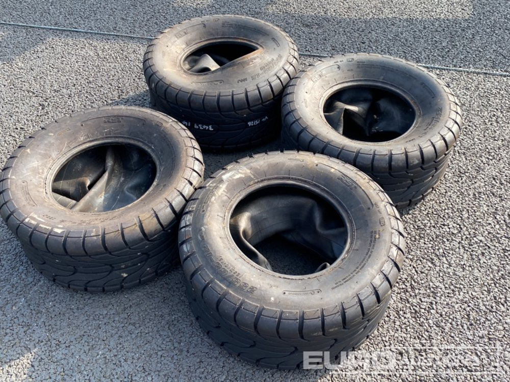 255/65-12 Tyres (4 of) - Pneu: foto 4 255/65-12 Tyres (4 of) - Pneu: foto 4