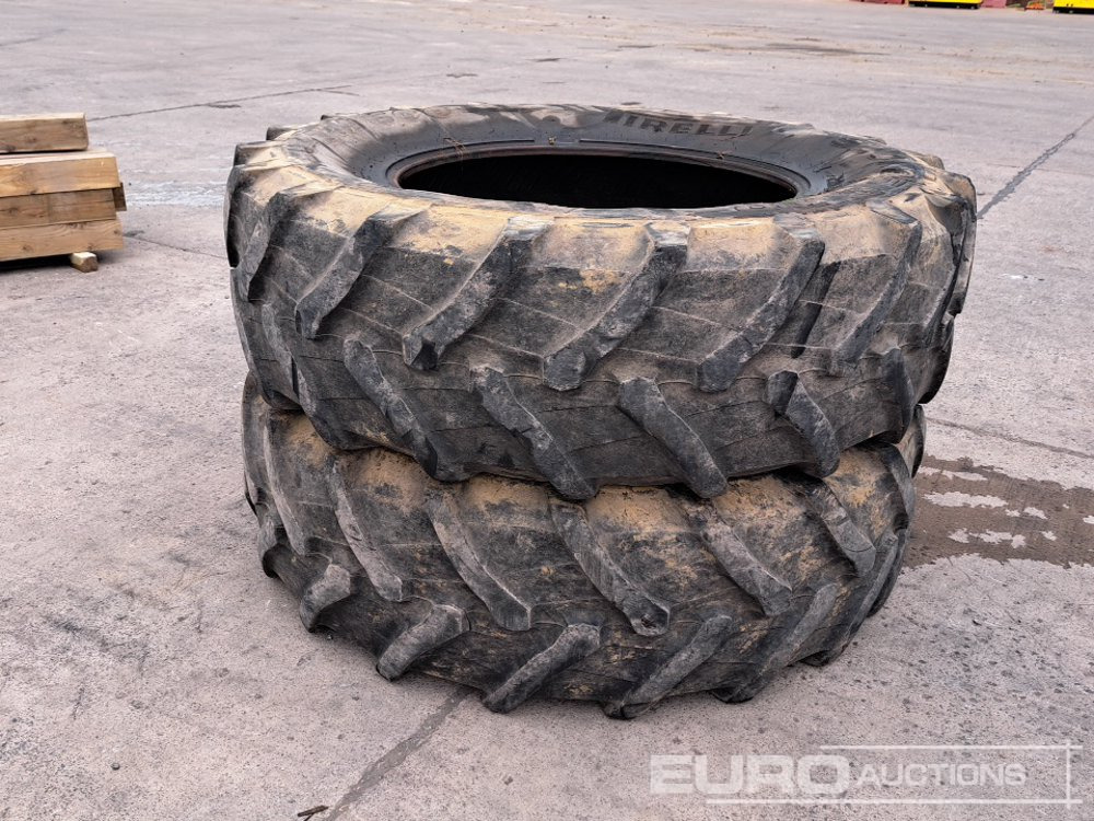 520/85 R38 Tractor Tyres (2 of) - Pneu: foto 3 520/85 R38 Tractor Tyres (2 of) - Pneu: foto 3