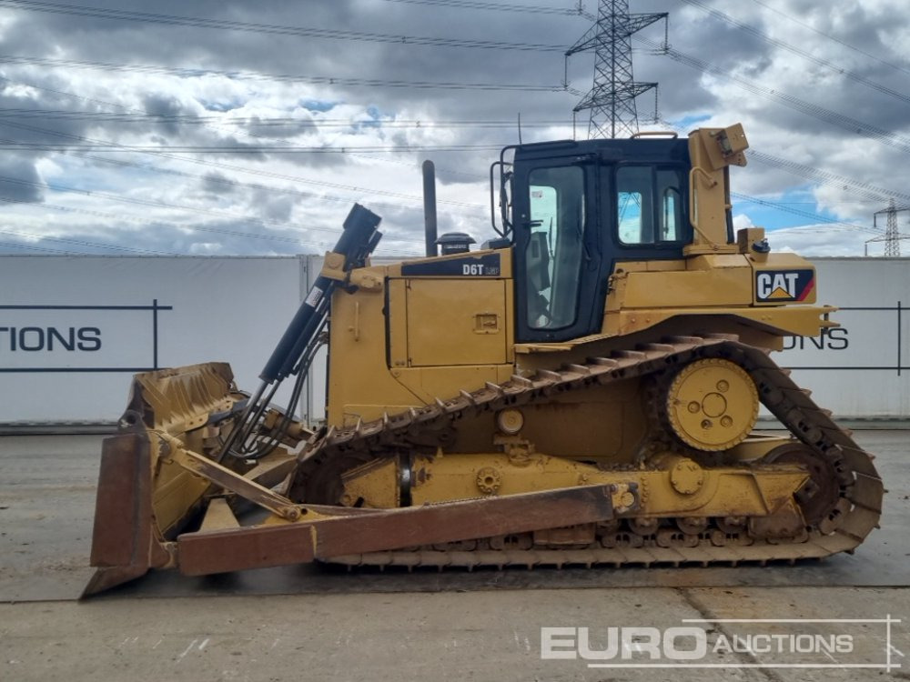 CAT D6T LGP - Buldôzer: foto 2 CAT D6T LGP - Buldôzer: foto 2
