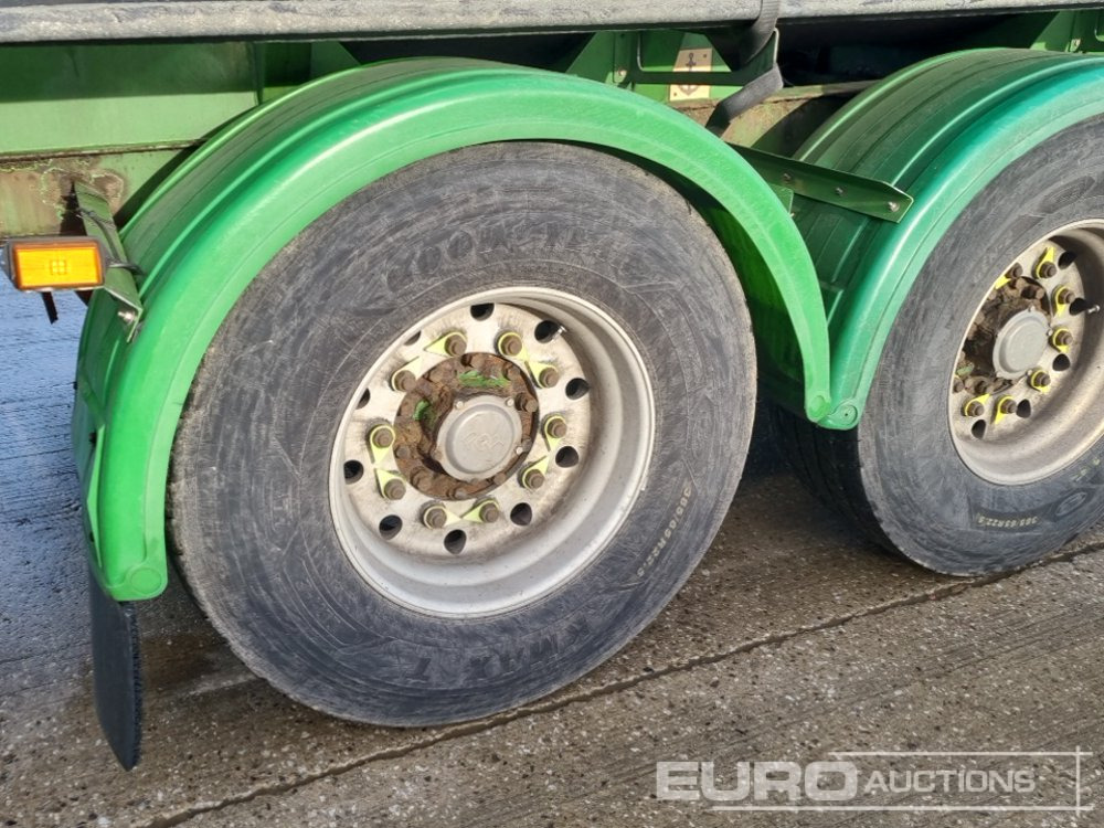 Semi-reboque cisterna Clayton Tri Axle Stainless Steel Tanker Trailer, Front Lift Axle: foto 12
