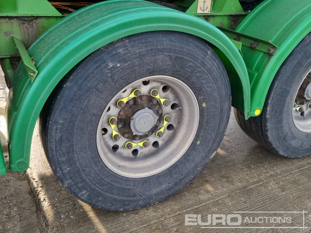 Semi-reboque cisterna Clayton Tri Axle Stainless Steel Tanker Trailer, Front Lift Axle: foto 10