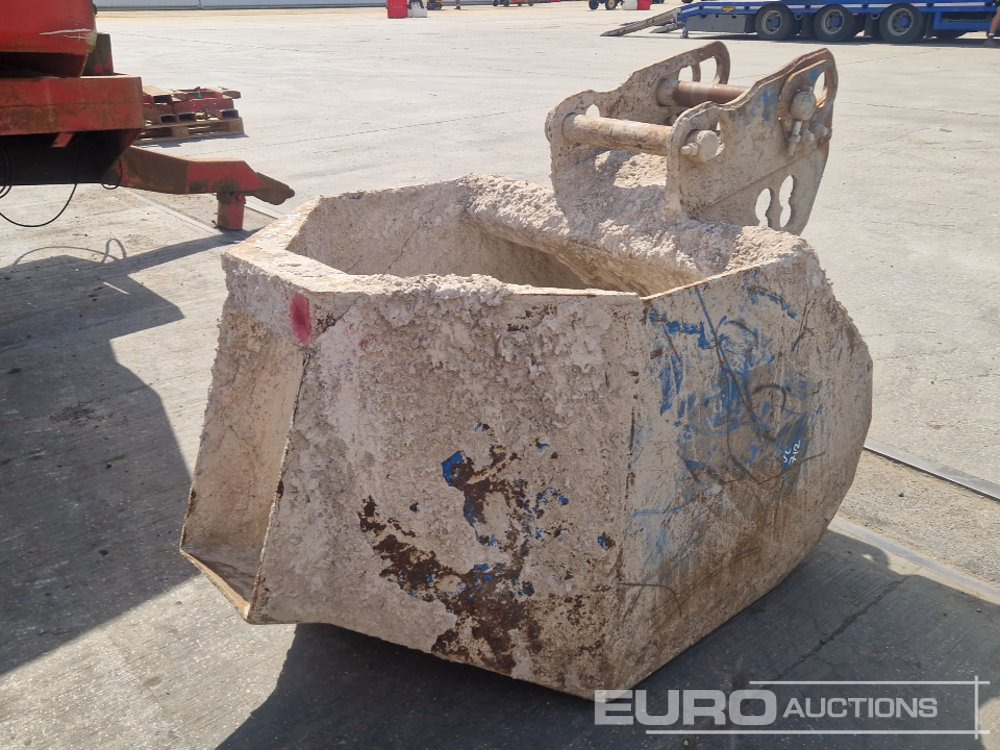 Concrete Pouring Bucket 65mm Pin to suit 13 Ton Excavator - Balde: foto 1 Concrete Pouring Bucket 65mm Pin to suit 13 Ton Excavator - Balde: foto 1