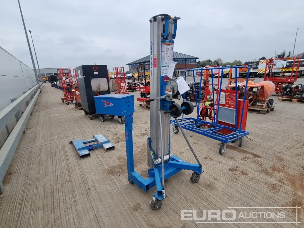 Genie Wheeled Material Lift - Equipamento de movimentação: foto 3 Genie Wheeled Material Lift - Equipamento de movimentação: foto 3