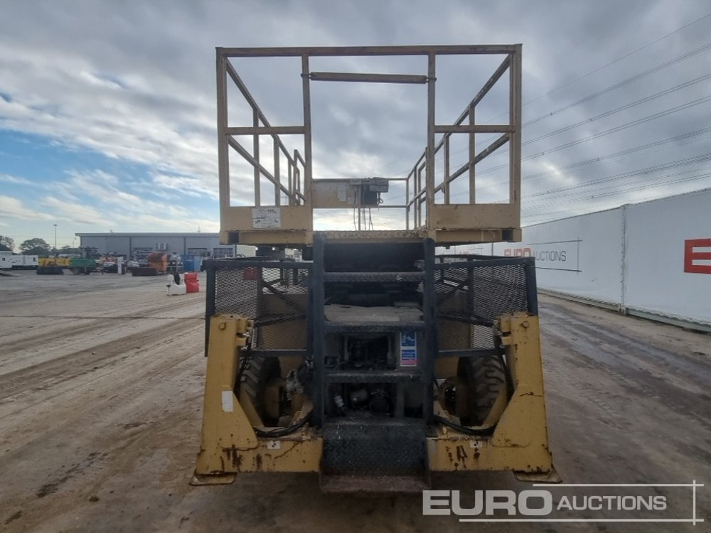 Grove 4x4 Diesel Scissor Lift - Plataforma aérea: foto 4 Grove 4x4 Diesel Scissor Lift - Plataforma aérea: foto 4
