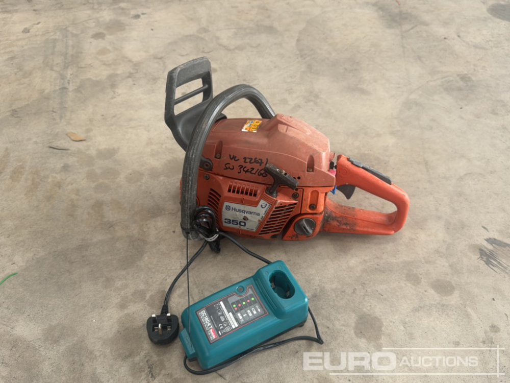 Husqvarna 350 Chainsaw, Makita DC1804T 18 Volt Battery Charger (Spares) - Equipamento de construção: foto 2 Husqvarna 350 Chainsaw, Makita DC1804T 18 Volt Battery Charger (Spares) - Equipamento de construção: foto 2