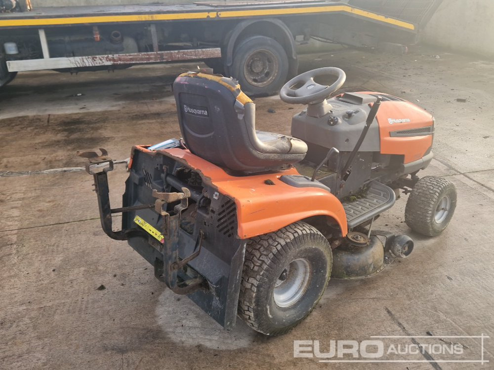 Husqvarna Petrol Ride on Lawnmower (Non Runner) - Cortador de grama: foto 3 Husqvarna Petrol Ride on Lawnmower (Non Runner) - Cortador de grama: foto 3