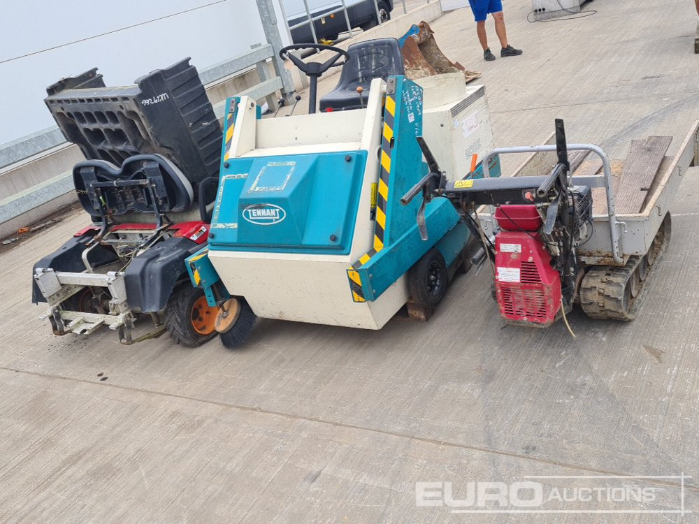 Ingersoll Rand Carryall 232 Electric Golf Cart, Tennant 200E Electric Floor Cleaner, Honda Petrol Tracked Wheelebarrow (Parts Missing) - Carrinho de golfe: foto 4 Ingersoll Rand Carryall 232 Electric Golf Cart, Tennant 200E Electric Floor Cleaner, Honda Petrol Tracked Wheelebarrow (Parts Missing) - Carrinho de golfe: foto 4