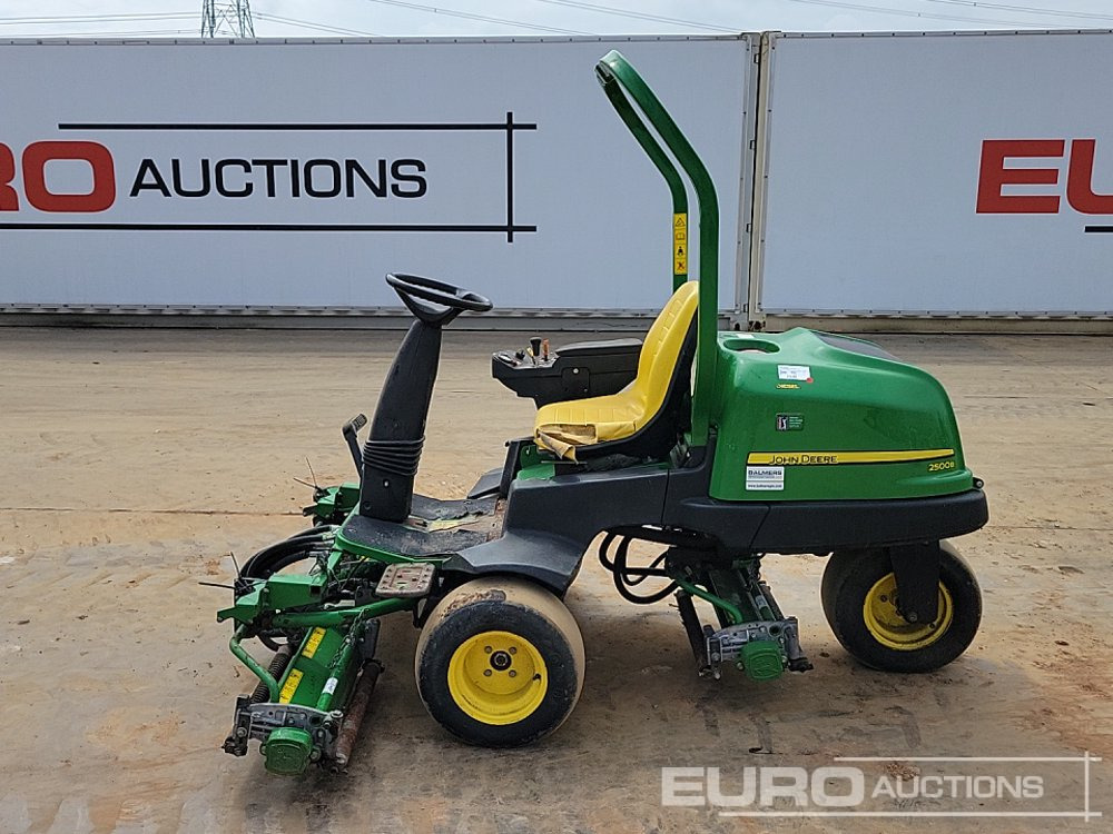 John Deere 2500B - Cortador de grama: foto 2 John Deere 2500B - Cortador de grama: foto 2