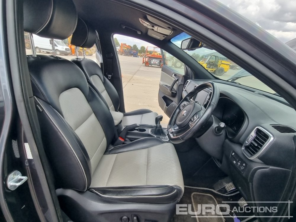 SUV Kia Sportage: foto 29