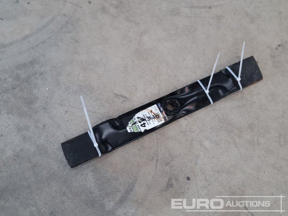 Lawnmower Blades to Suit 42" John Deere Mower (2 of) - Equipamento de construção: foto 1 Lawnmower Blades to Suit 42" John Deere Mower (2 of) - Equipamento de construção: foto 1