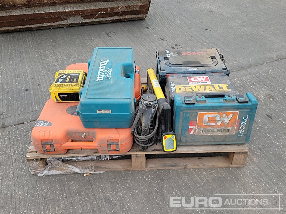 Makita 110 Volt Angle Grinder, 110Volt Drill (Spares), 110Volt Hammer Drill (Spares), Bosh Battery Circular Saw, Battery (3 of), Charger, DeWalt 110Volt Wood Planer, Spitfire P370 Nail Gun (2 of), Ezi - Equipamento de construção: foto 2 Makita 110 Volt Angle Grinder, 110Volt Drill (Spares), 110Volt Hammer Drill (Spares), Bosh Battery Circular Saw, Battery (3 of), Charger, DeWalt 110Volt Wood Planer, Spitfire P370 Nail Gun (2 of), Ezi - Equipamento de construção: foto 2