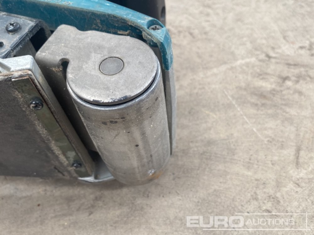 Makita 9404 110 Volt Sander - Equipamento de construção: foto 5 Makita 9404 110 Volt Sander - Equipamento de construção: foto 5