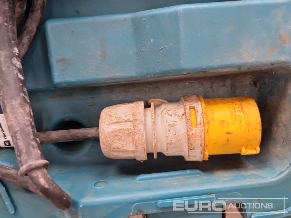 Equipamento de construção Makita HR3210C 110 Volt Hammer Drill/Breaker: foto 19
