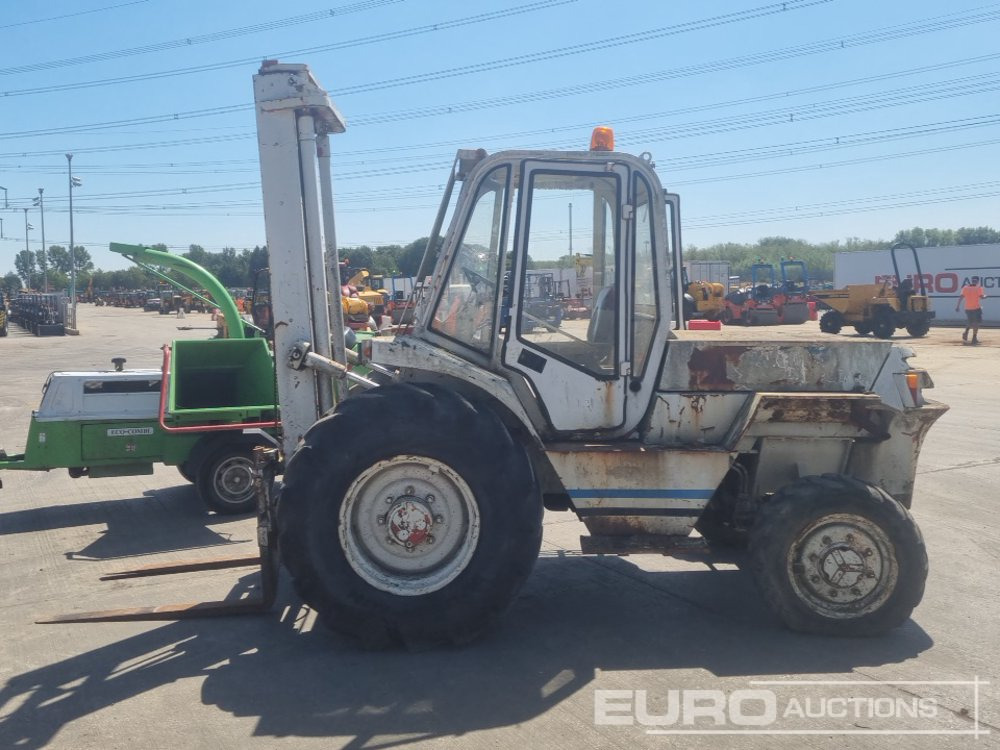 Manitou Diesel Rough Terrain Forklift, 2 Stage Mast, Forks - Empilhador todo-o-terreno: foto 2 Manitou Diesel Rough Terrain Forklift, 2 Stage Mast, Forks - Empilhador todo-o-terreno: foto 2