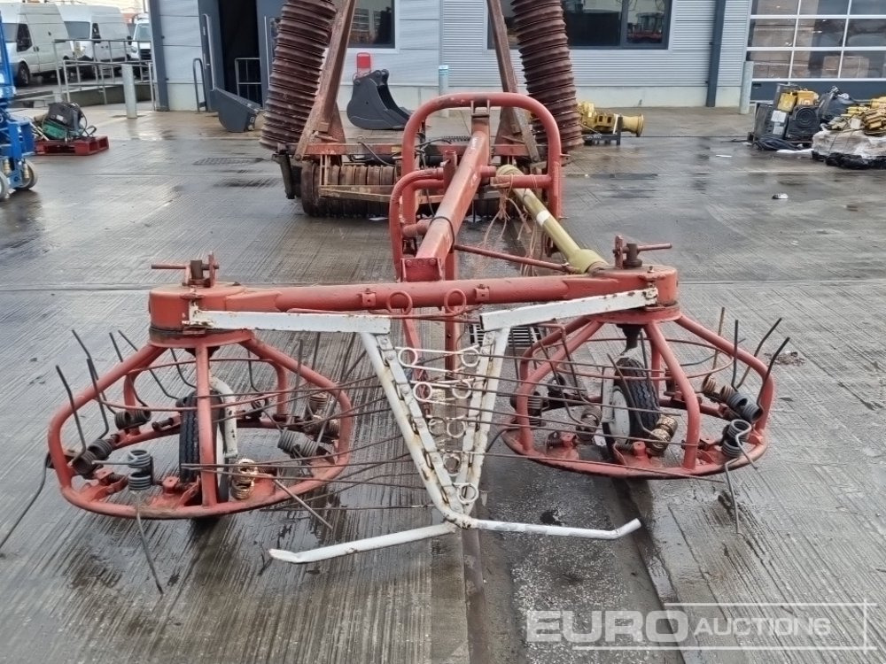 PTO Driven Hay Tedder to suit 3 Point Linkage - Máquina agrícola: foto 4 PTO Driven Hay Tedder to suit 3 Point Linkage - Máquina agrícola: foto 4