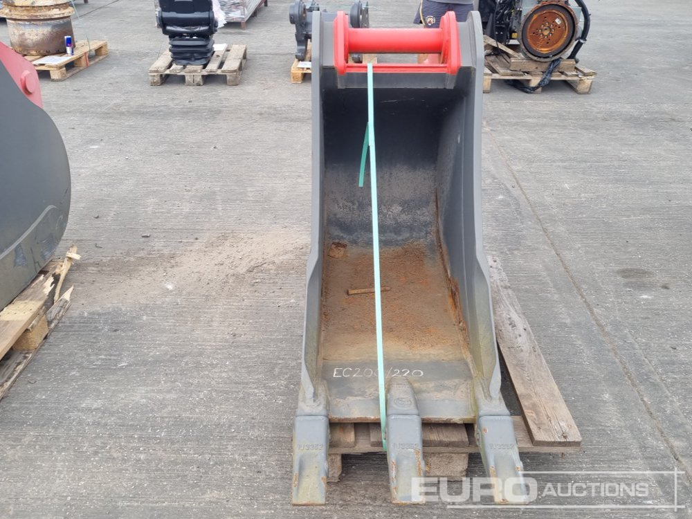 Miller 24" Digging Bucket 80mm Pin to suit 20 Ton Excavator - Balde: foto 2 Miller 24" Digging Bucket 80mm Pin to suit 20 Ton Excavator - Balde: foto 2