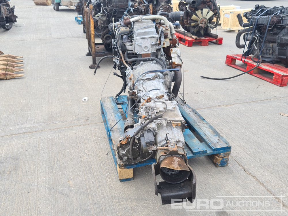 Mitsubishi 4 Cylinder Engine, Gearbox, Pump - Motor: foto 4 Mitsubishi 4 Cylinder Engine, Gearbox, Pump - Motor: foto 4