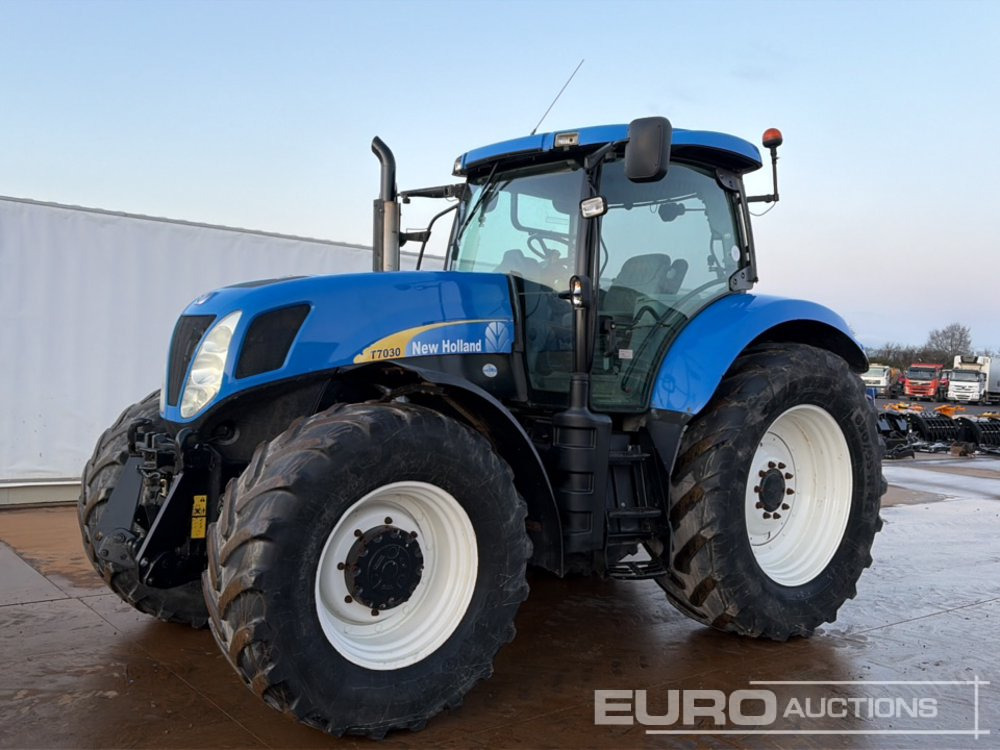 New Holland T7030 - Trator: foto 1 New Holland T7030 - Trator: foto 1