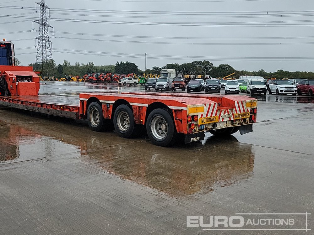 Nooteboom Tri Axle Drop Neck Low Loader Trailer, Out Riggers, 3 Axle Steer, Air Brakes - Semi-reboque baixa: foto 3 Nooteboom Tri Axle Drop Neck Low Loader Trailer, Out Riggers, 3 Axle Steer, Air Brakes - Semi-reboque baixa: foto 3